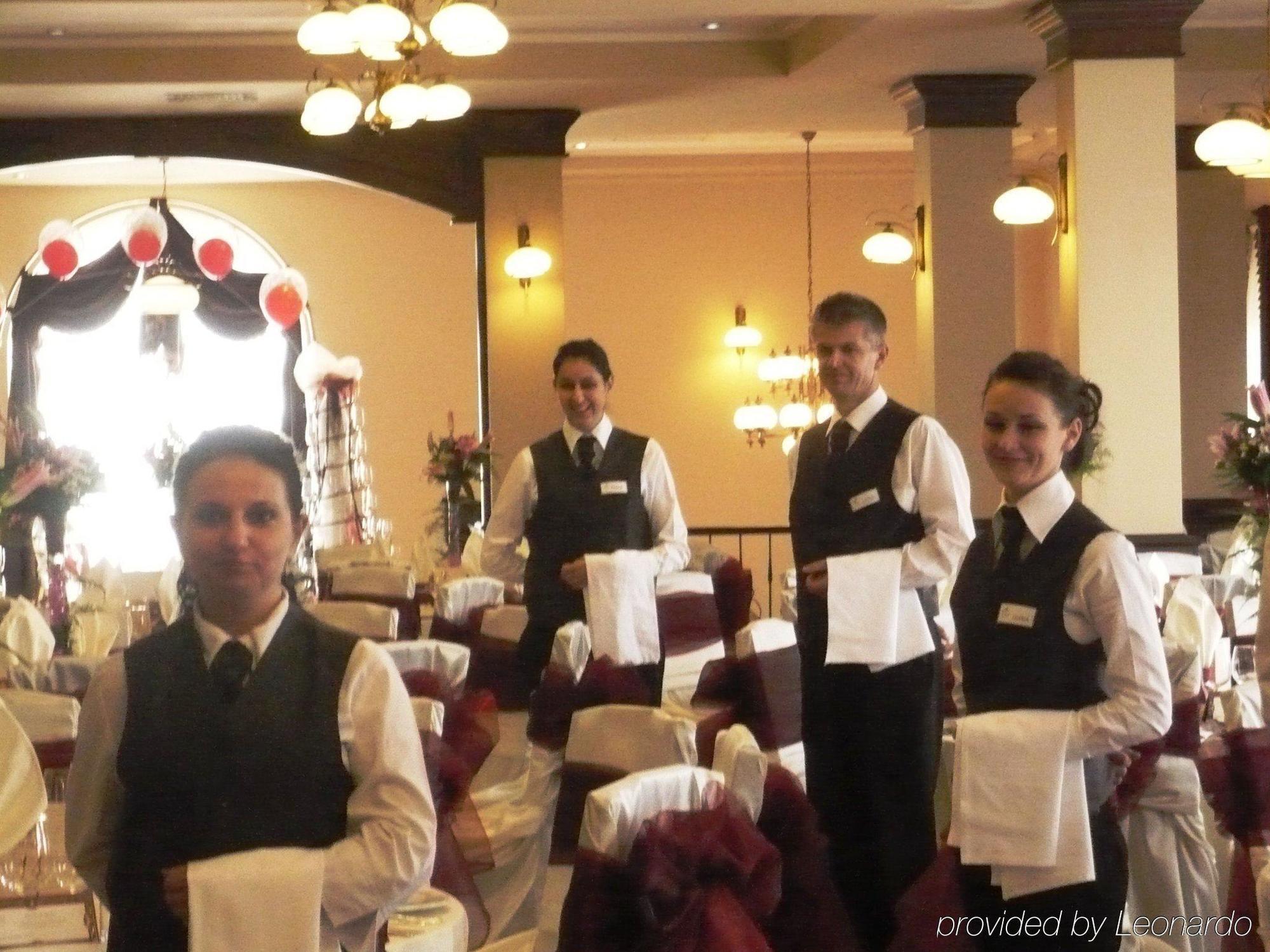 Royal Class Hotel Κλουζ-Ναπόκα Εστιατόριο φωτογραφία